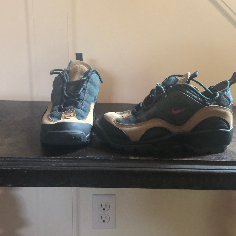 Nike ACG hiking shoes. Vintage Women’s size 8.5.